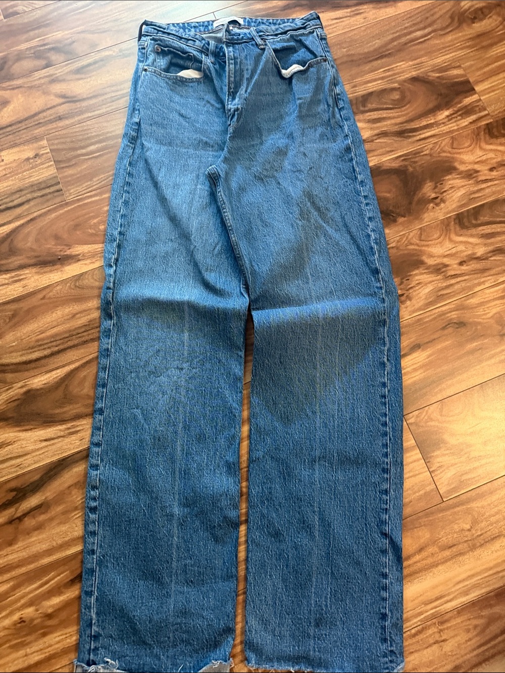 Abercrombie & Fitch Wide-Leg Jeans in Medium Blue raw hem